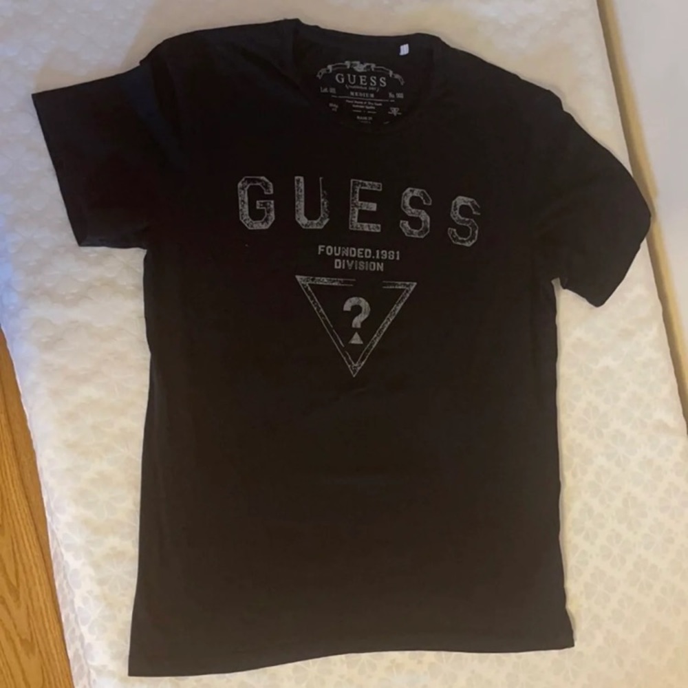 Mens GUESS logo graphic tee size M